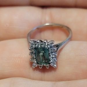 Women's Emerald & Diamonds Ring 5.5